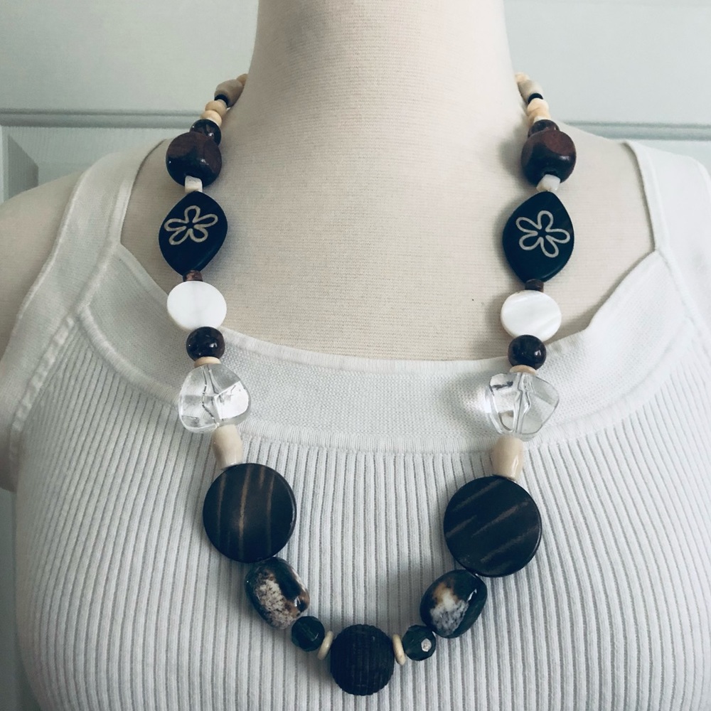 Mother of Pearl Lucite Clear Wood Stones Beads Necklace